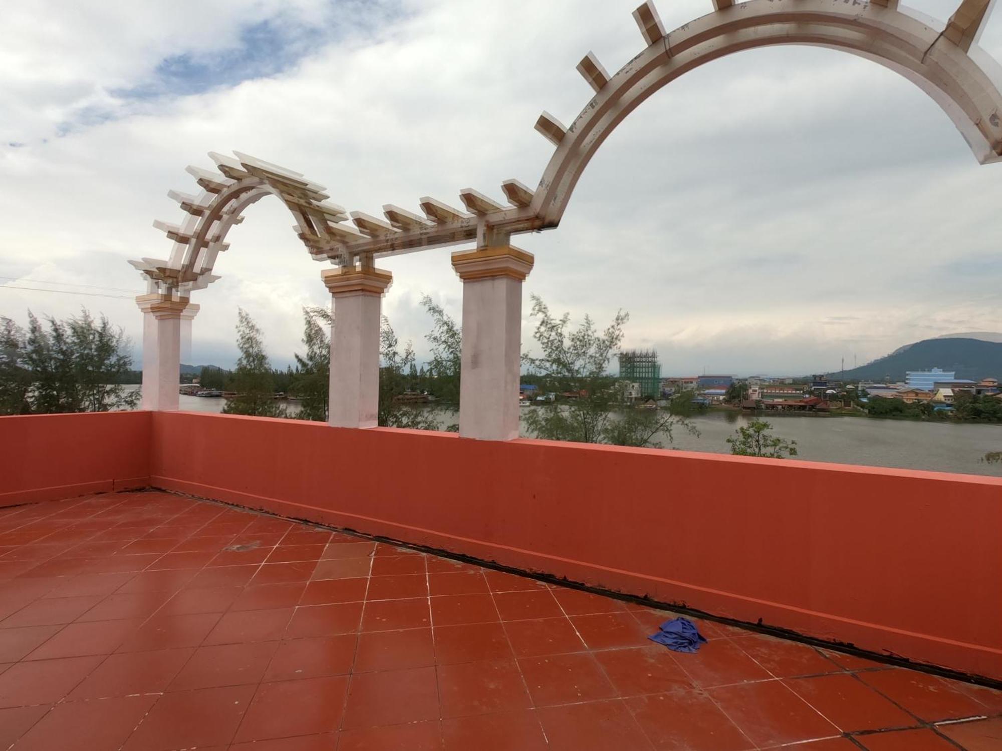 Good Morning Kampot Hotel Екстериор снимка