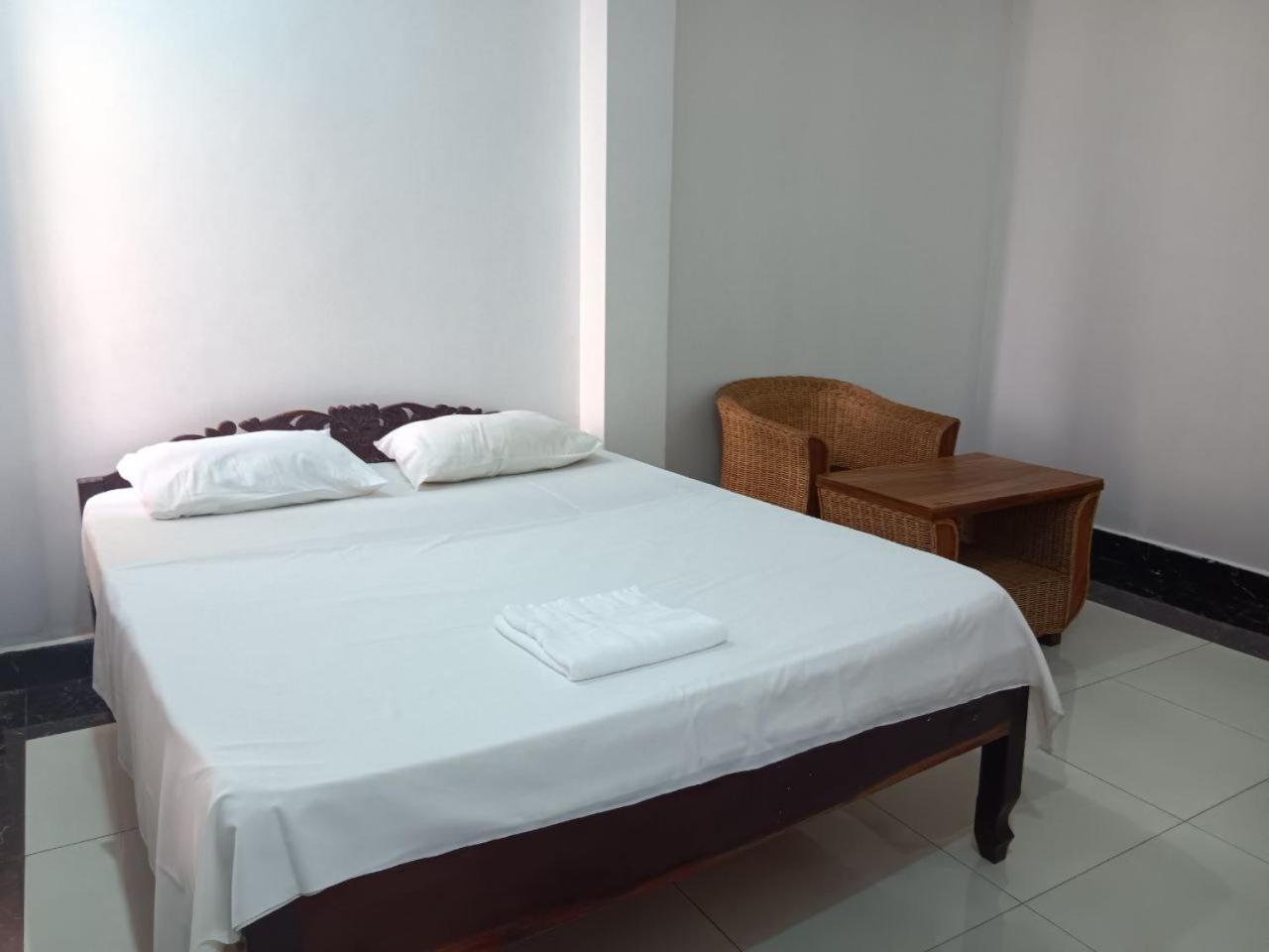 Good Morning Kampot Hotel Екстериор снимка