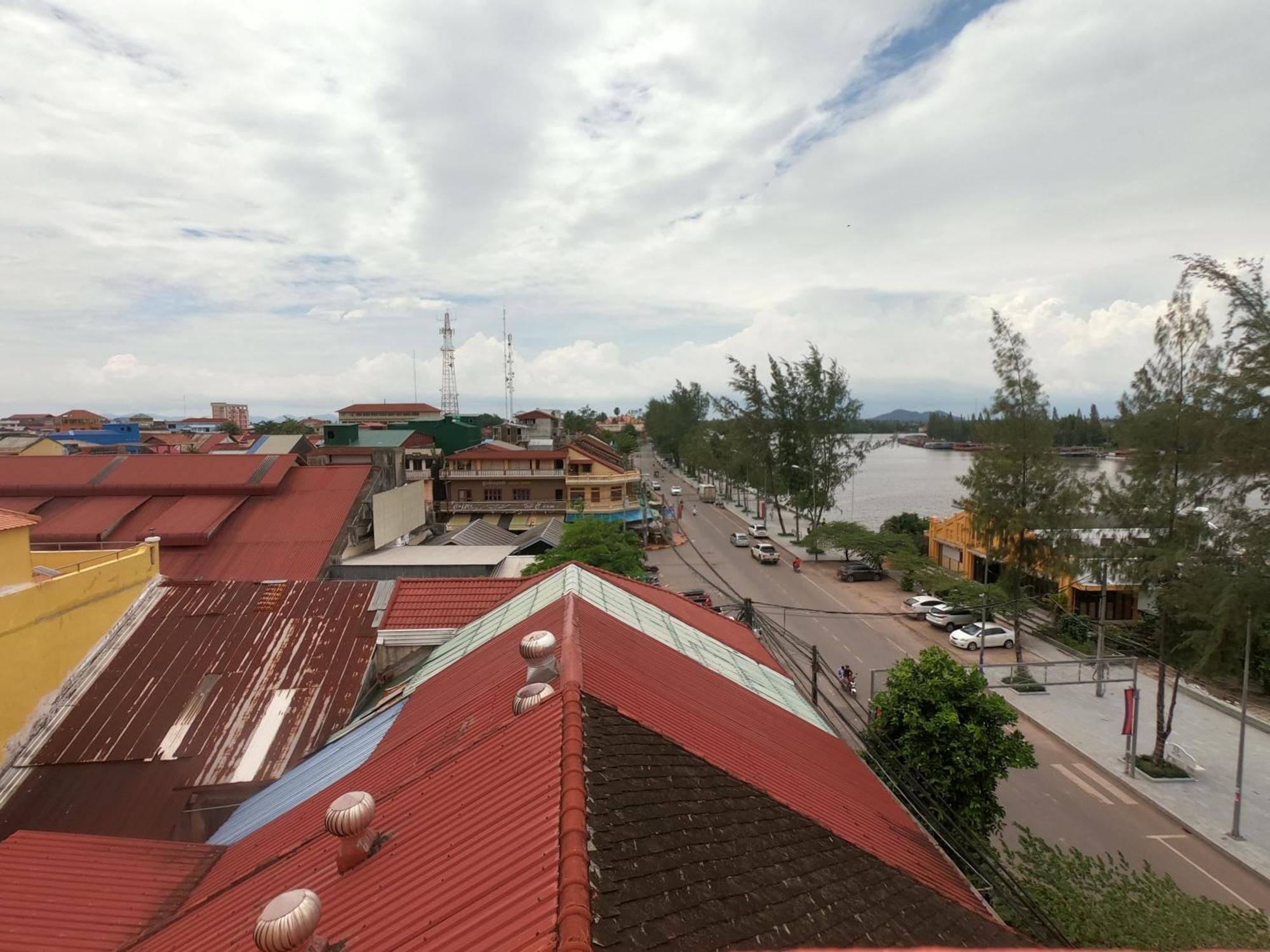 Good Morning Kampot Hotel Екстериор снимка