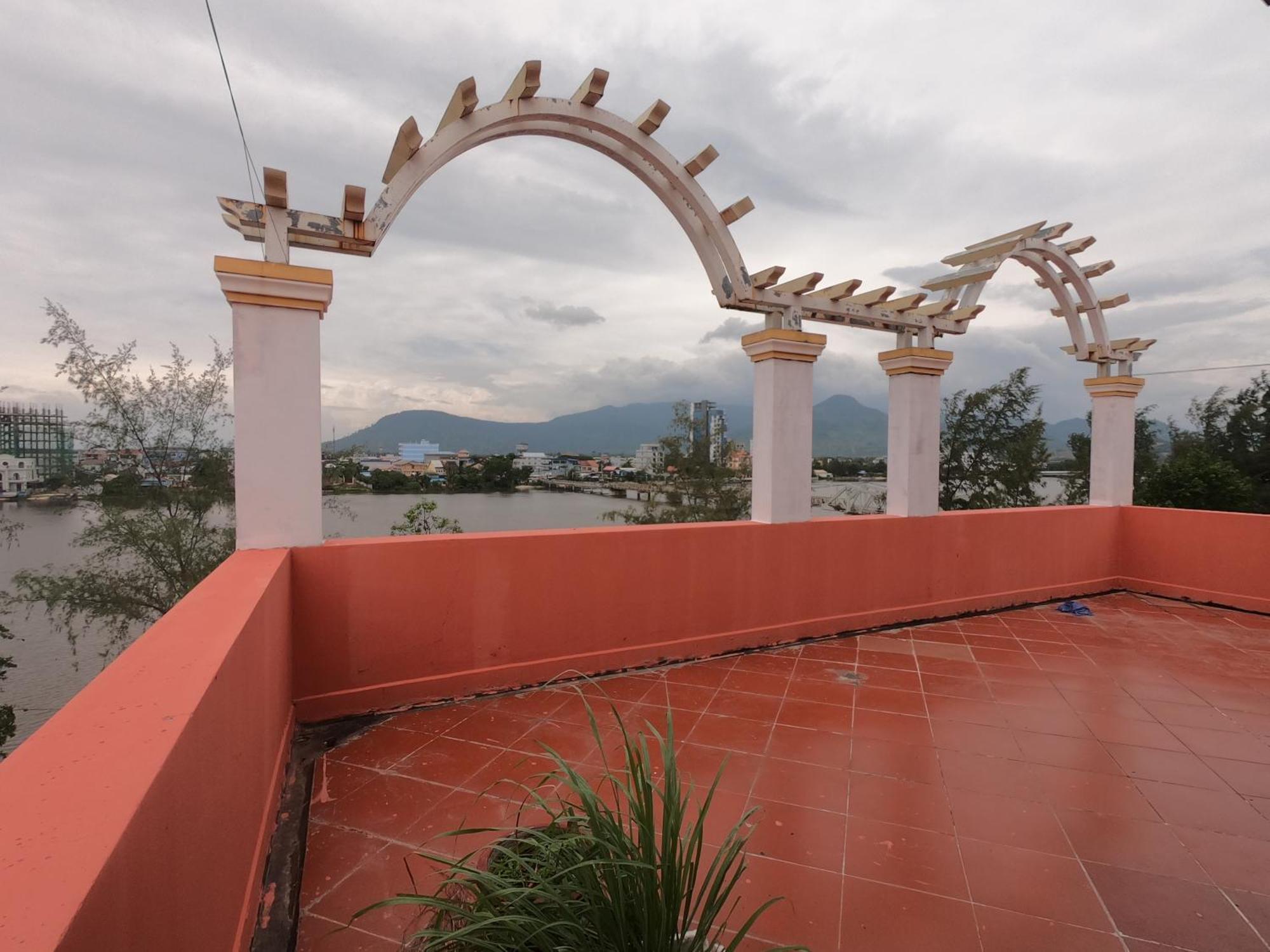 Good Morning Kampot Hotel Екстериор снимка