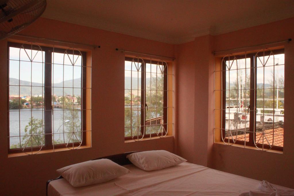 Good Morning Kampot Hotel Екстериор снимка