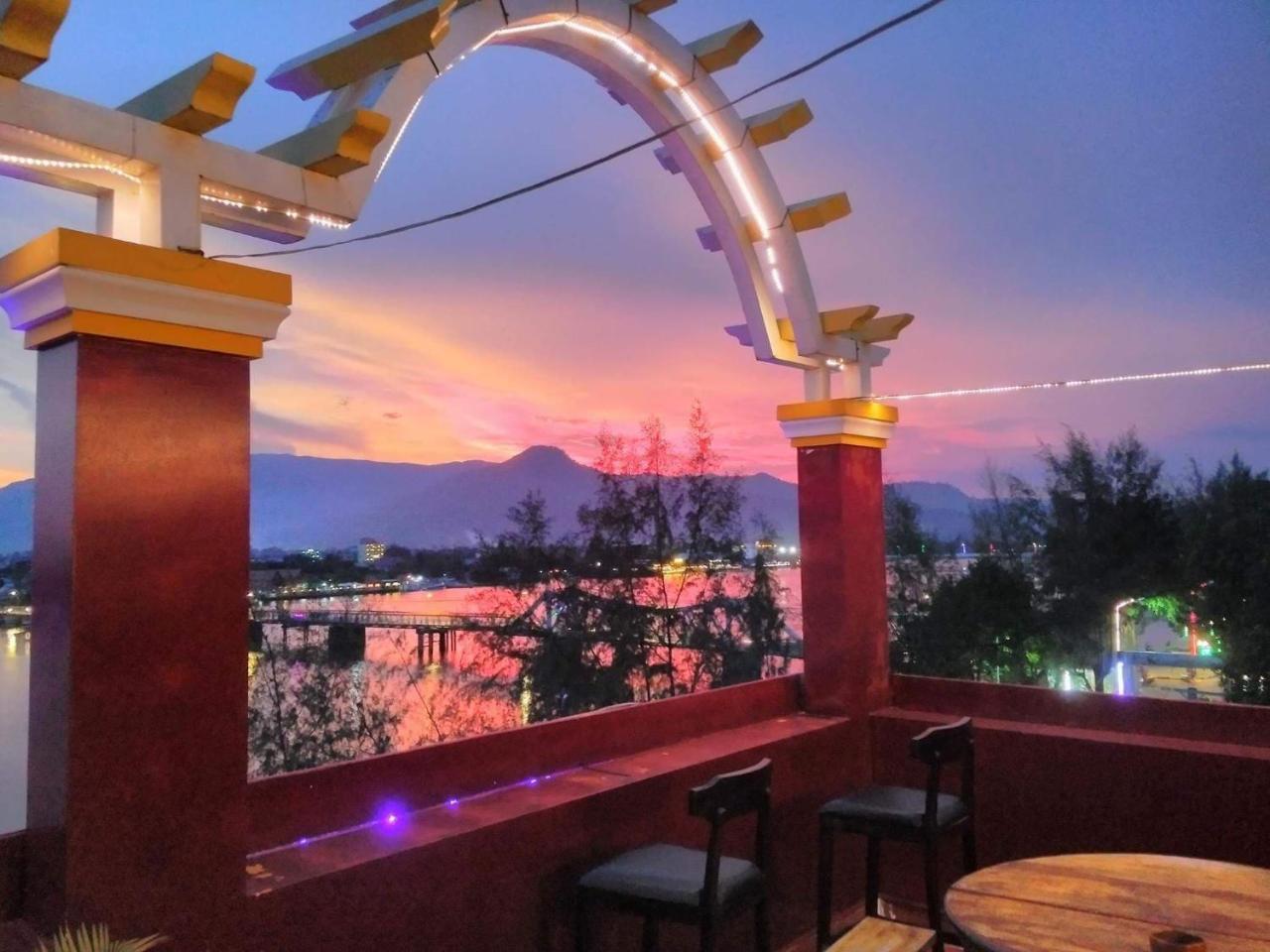 Good Morning Kampot Hotel Екстериор снимка
