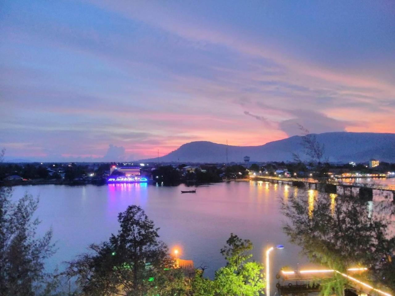 Good Morning Kampot Hotel Екстериор снимка